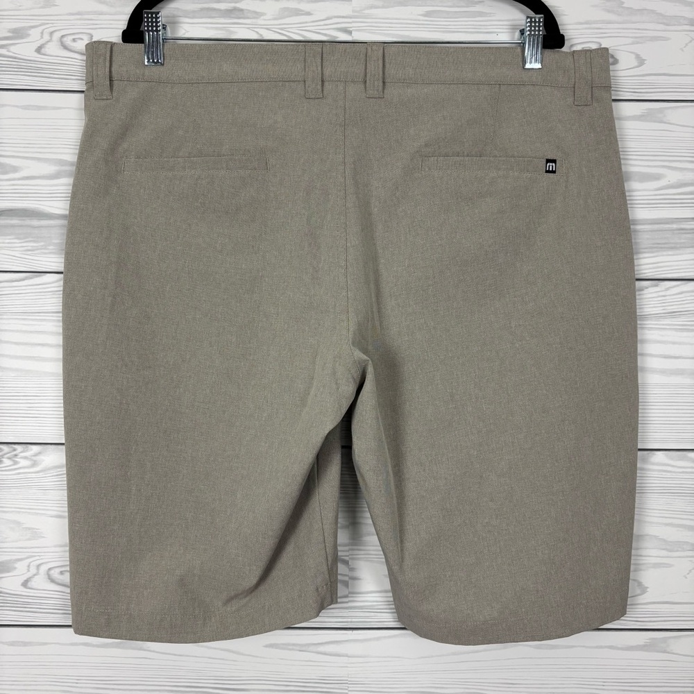 Travis Mathew Men’s Beck 2.0 Khaki Shorts Size 38 - Picture 6 of 9